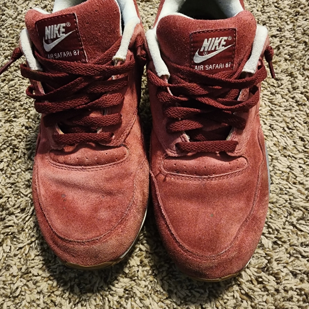 Nike Air Safari 87 Red Sneakers